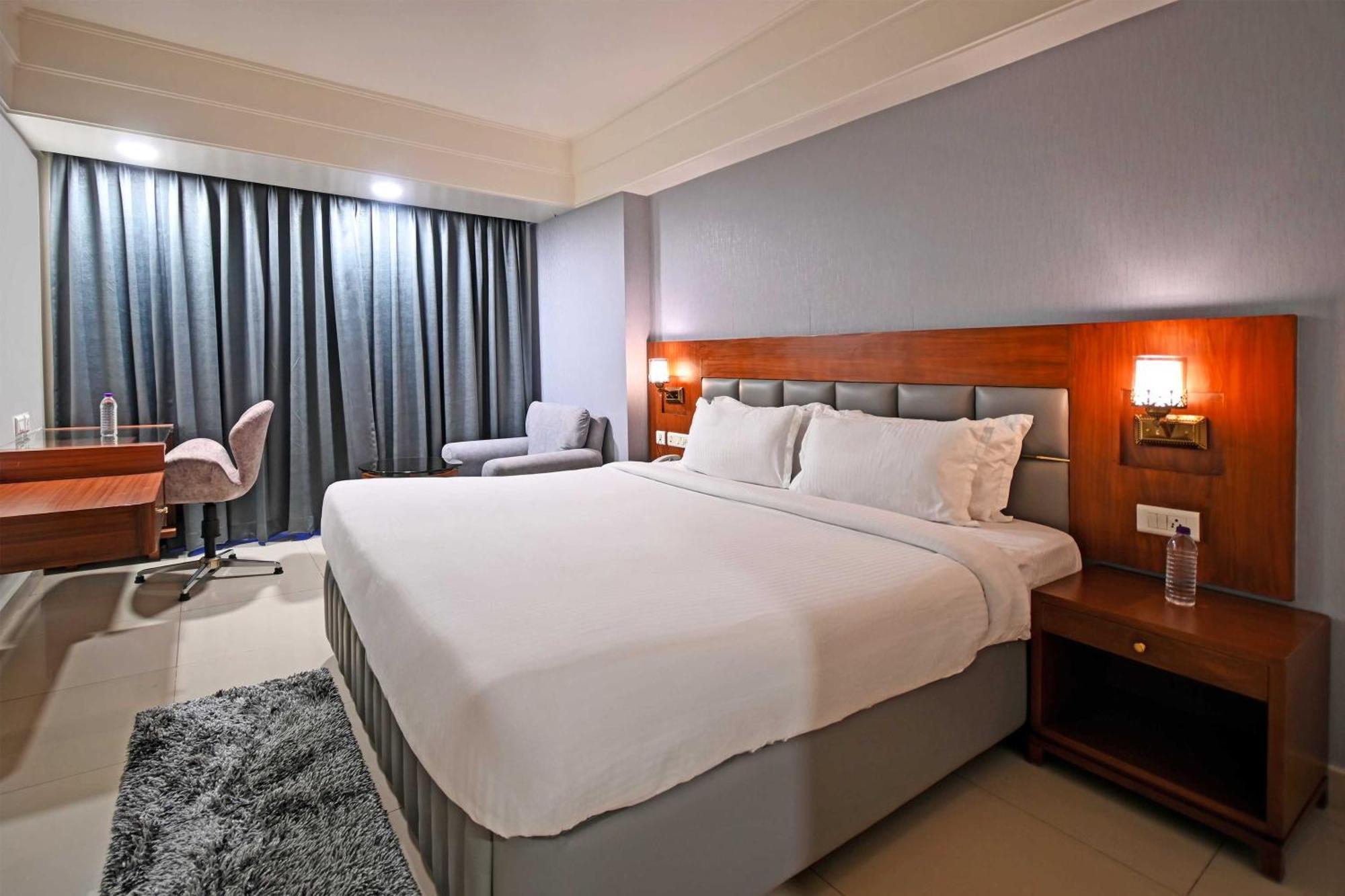 Palette Madhapur Hotel Hyderabad Bagian luar foto