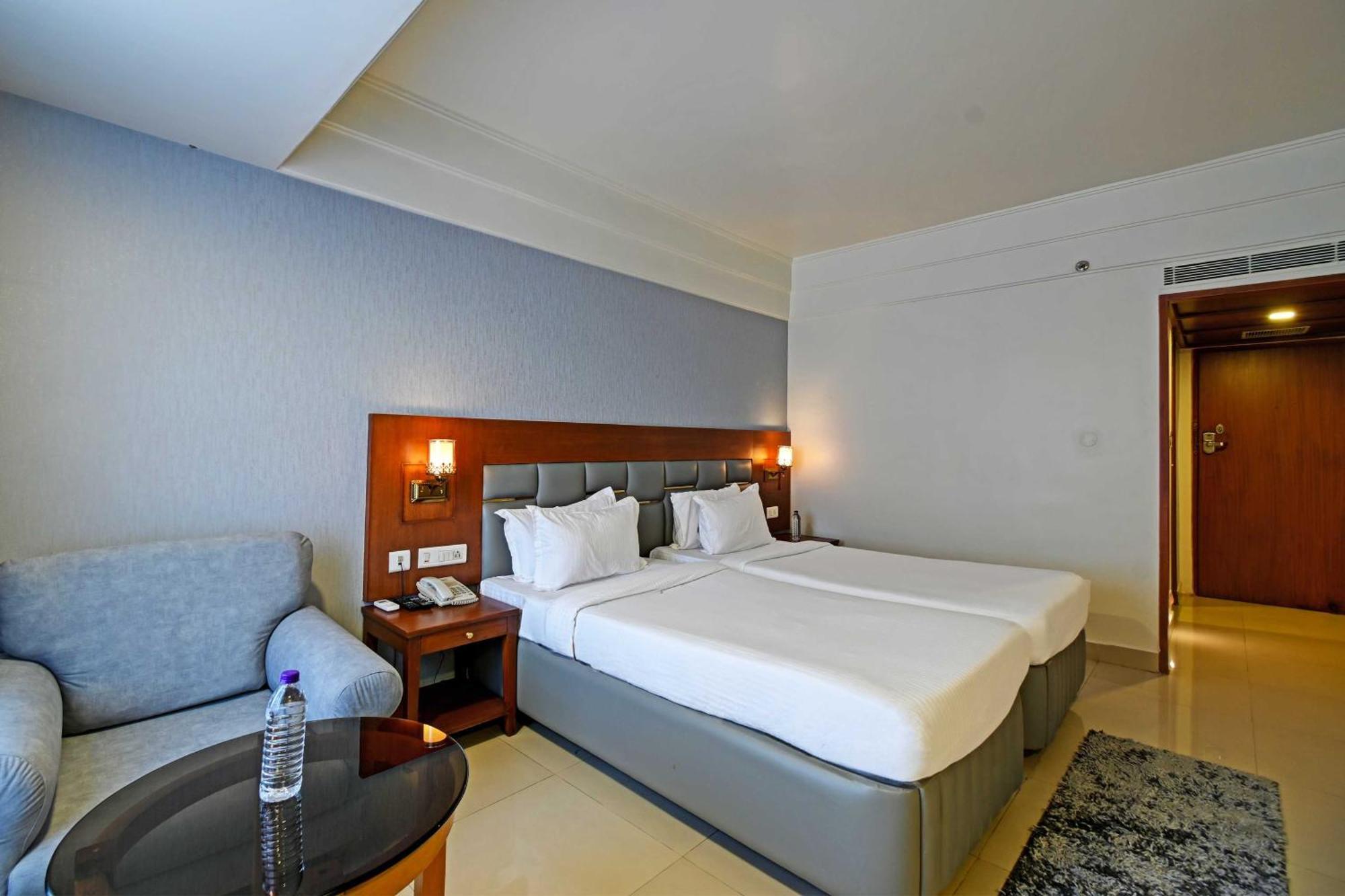 Palette Madhapur Hotel Hyderabad Bagian luar foto